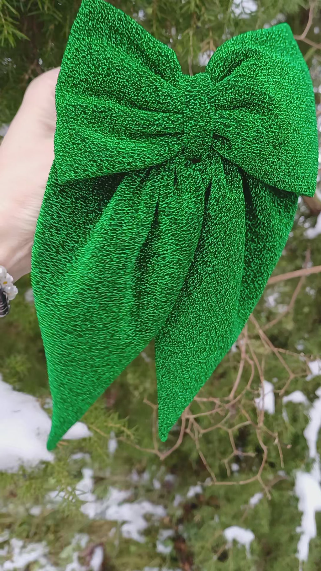 Rankų darbo blizgantis žalias kaspinas