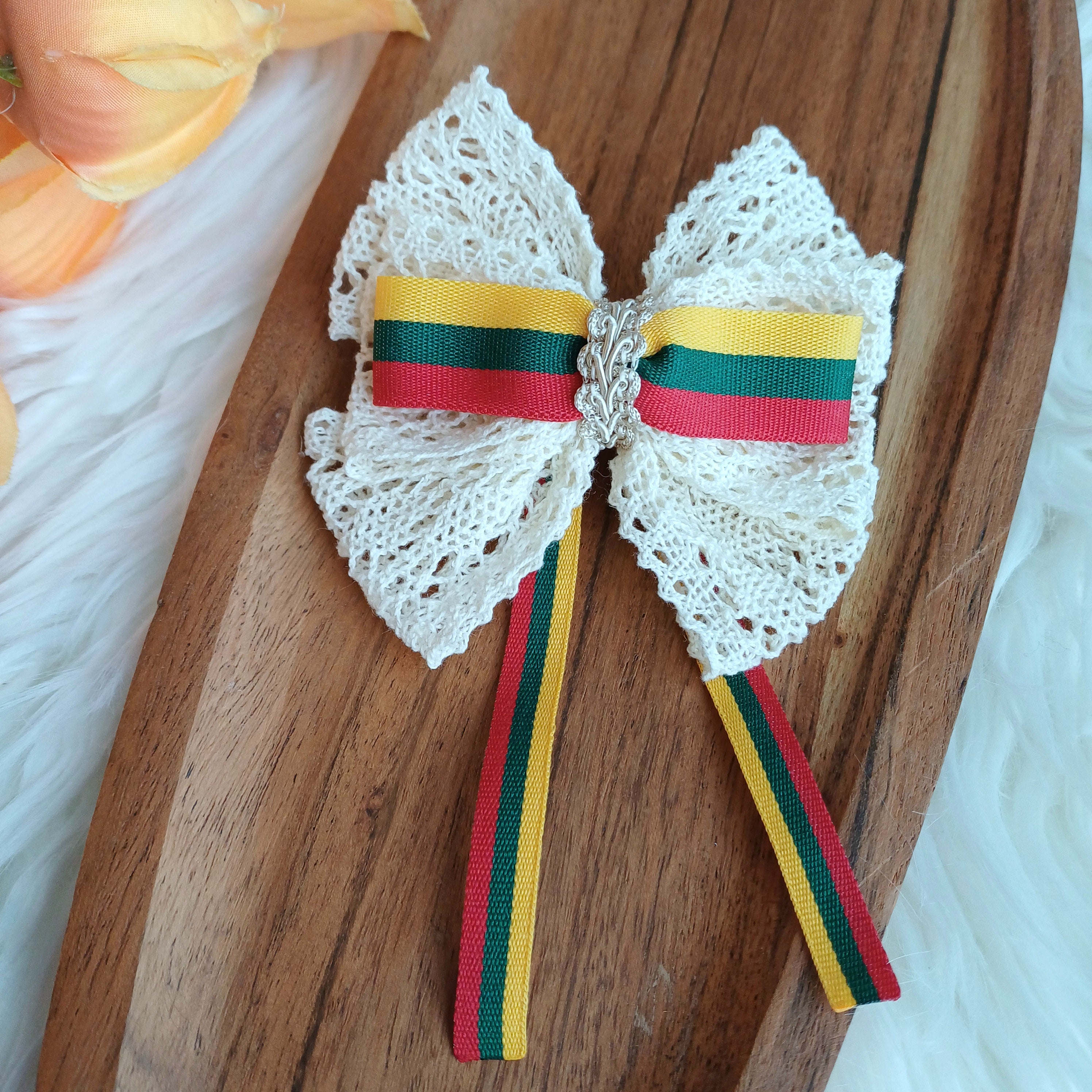 LT attribute hair clip in beige