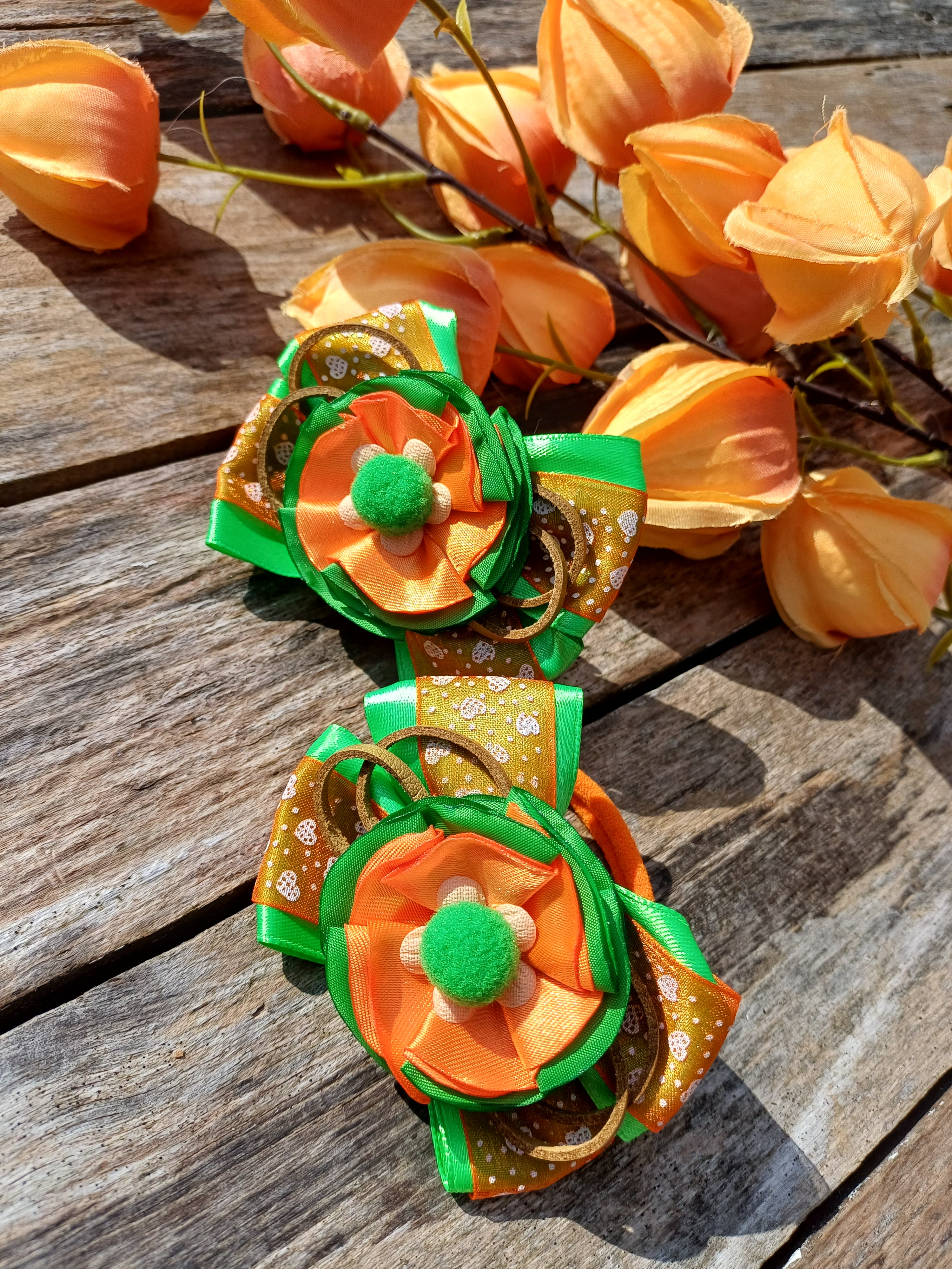Gumelės su oranžine gėlyte