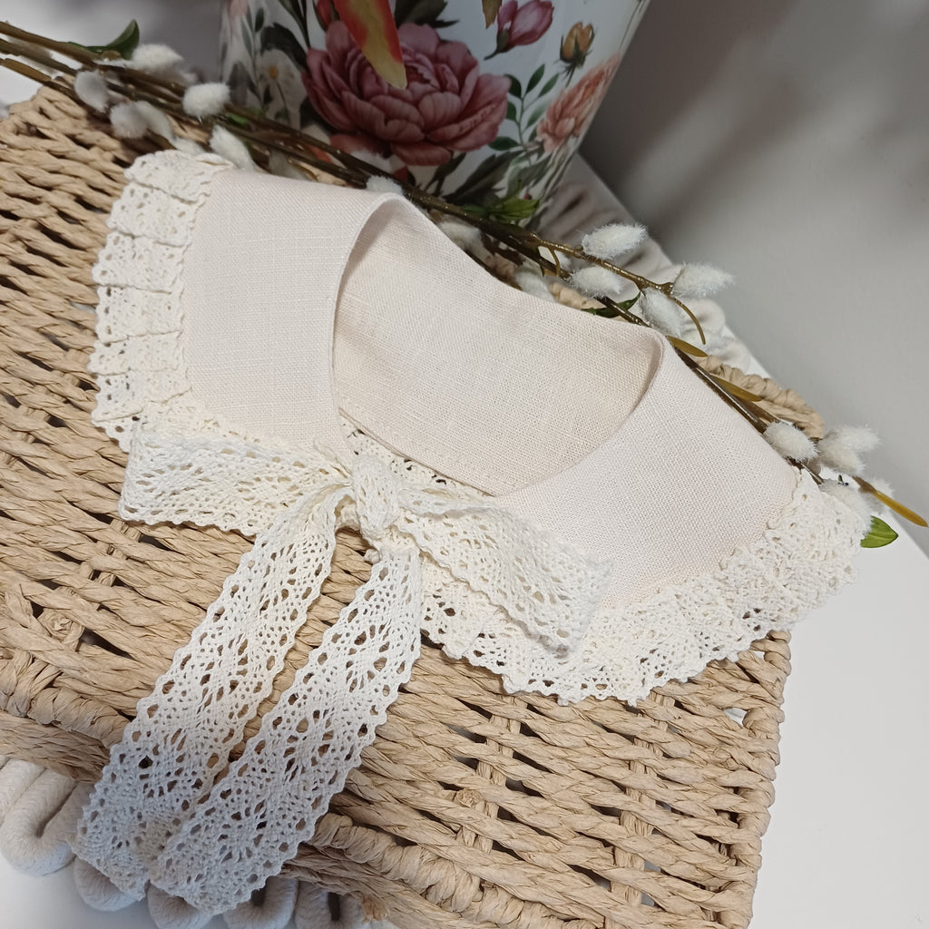 Rankų darbo, lininė apykaklė mergaitei - beige spalva