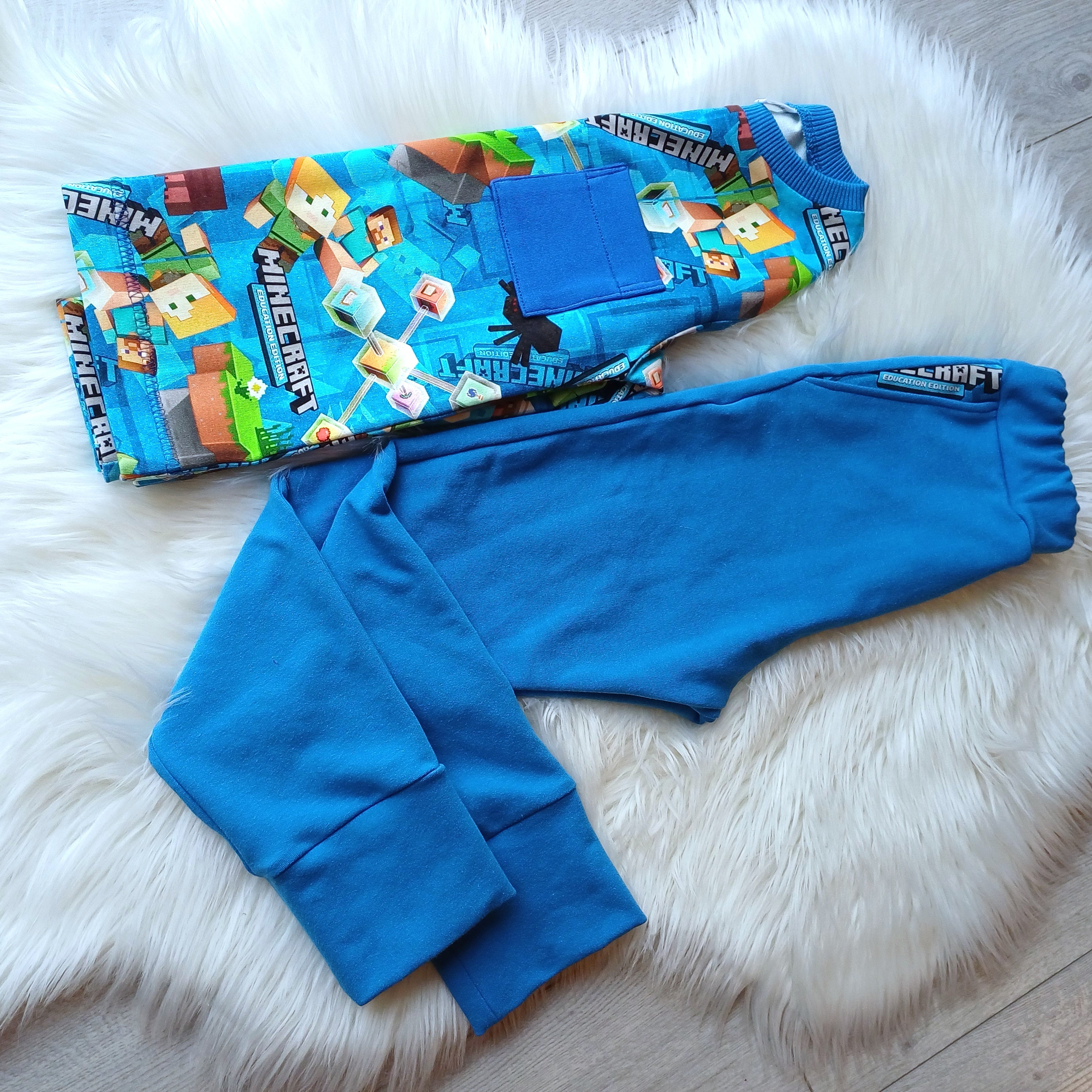 Vaikiškas rankų darbo mėlynas kostiumėlis berniukui 116d