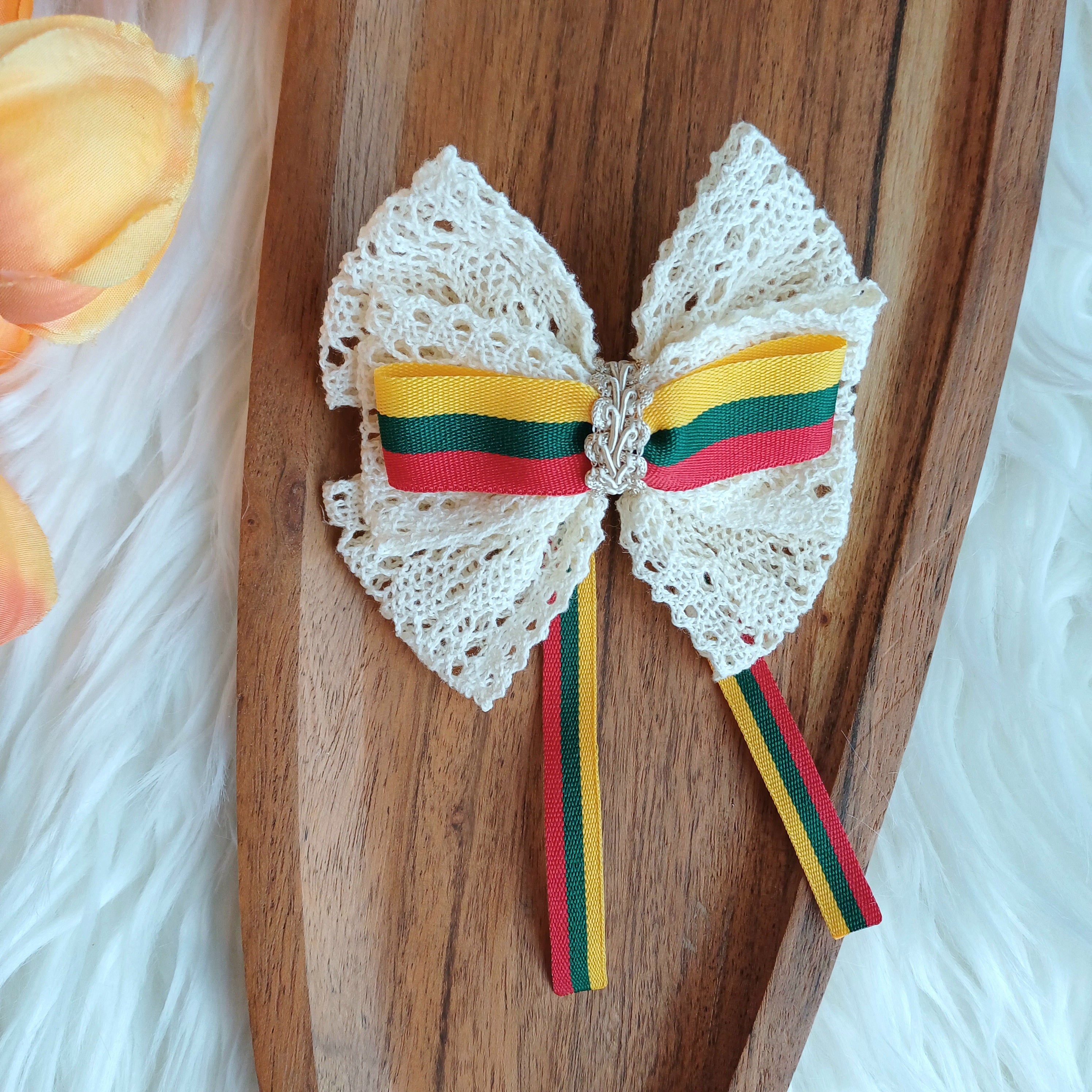 LT attribute hair clip in beige